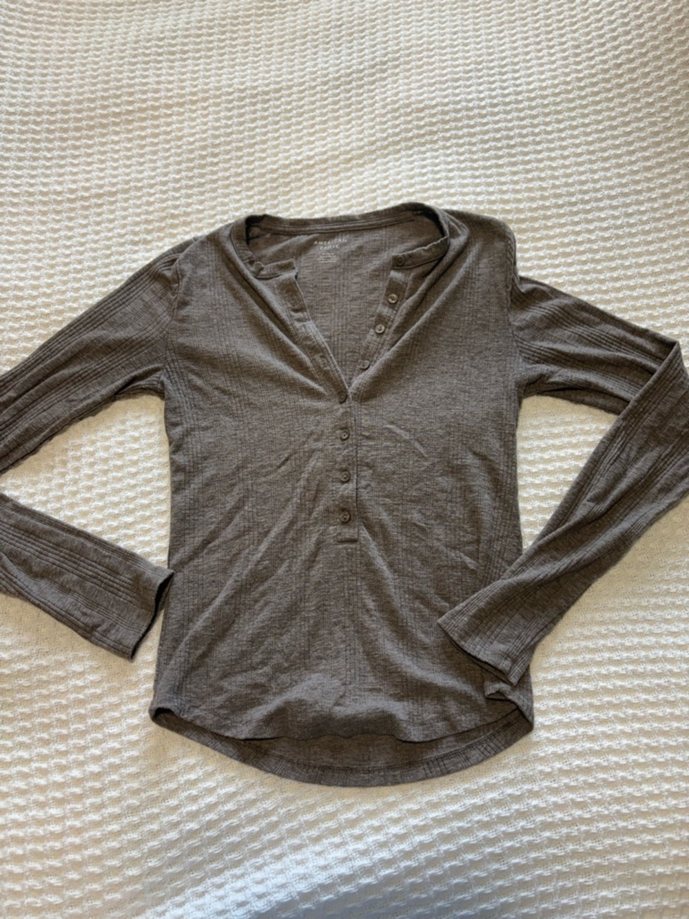 American Eagle Outfitters Long-Sleeve Henley Top in Charcoal Gray